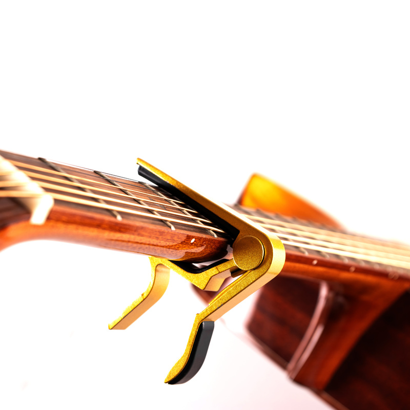 Capotraste Dourado para Violão e Guitarra